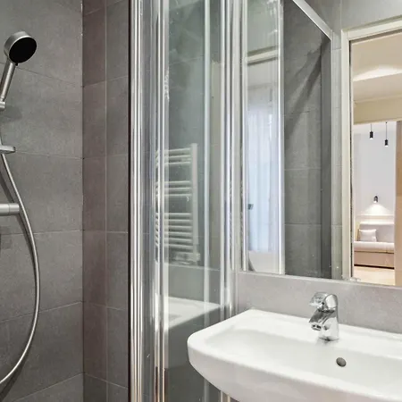 Clemence Hotel Paris